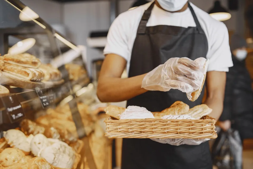 Bánh bông lan trứng muối cắt lát